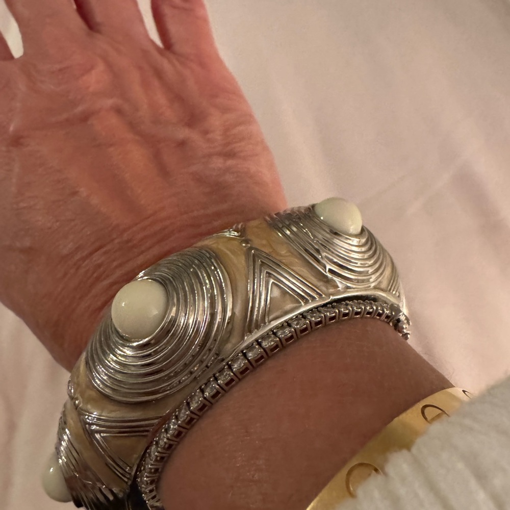Elegant Silver and Cream Bracelet